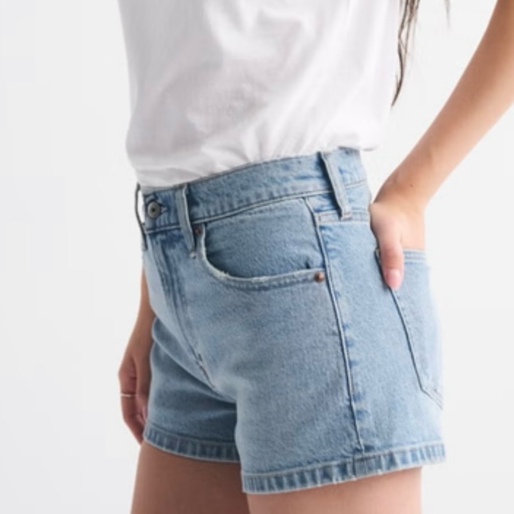 Abercrombie High Rise Mom Shorts 4”
